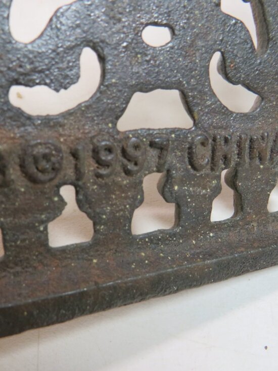 Vintage 1997 Old Dutch Design Cast Iron Oval Trivet, Copper Finish Victorian - Picture 8 of 10